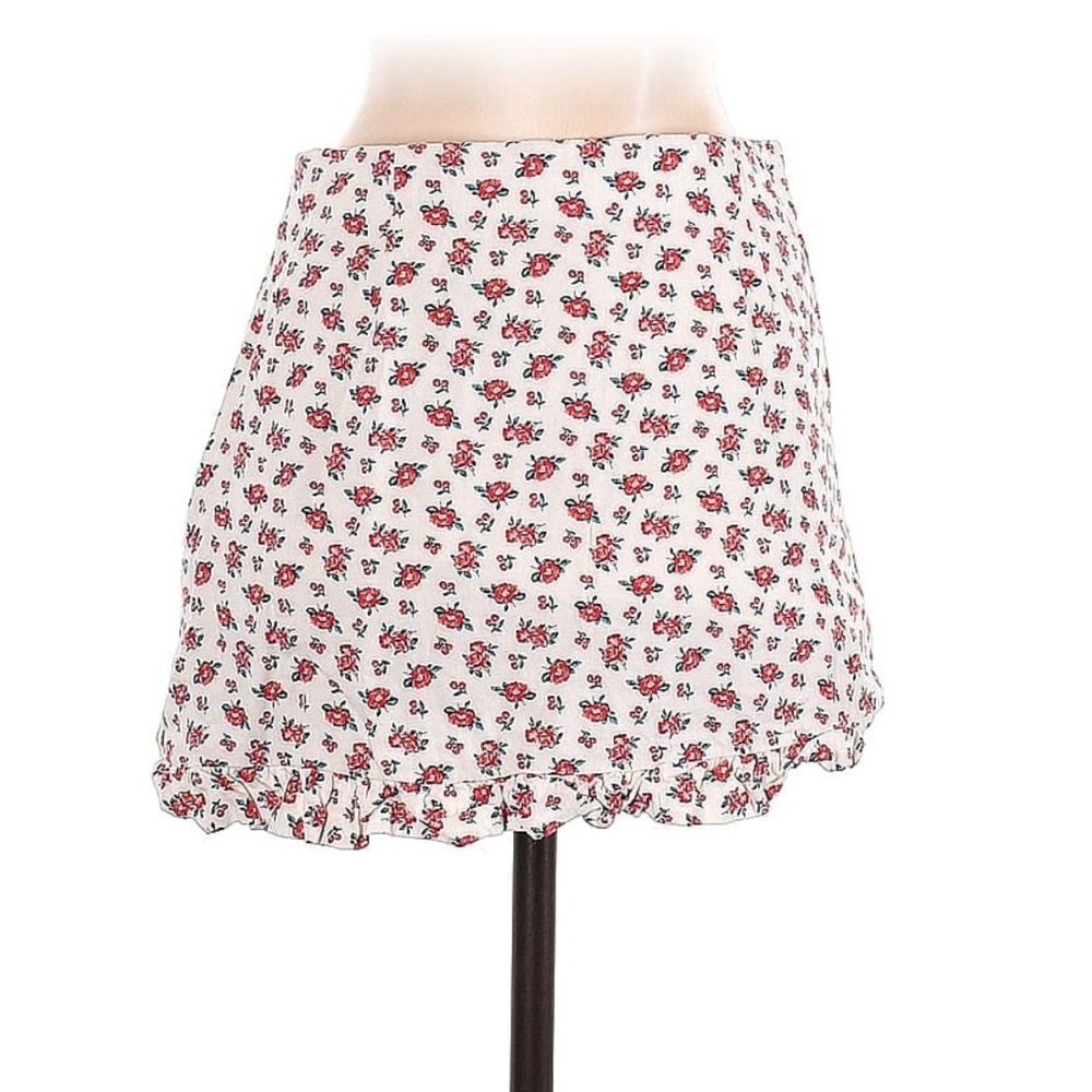 NWT Zara ivory with red floral mini skirt. Size small ❤️ - Picture 2 of 8